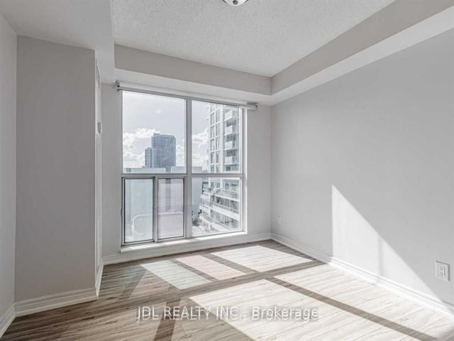 902 - 50 Town Centre Crt