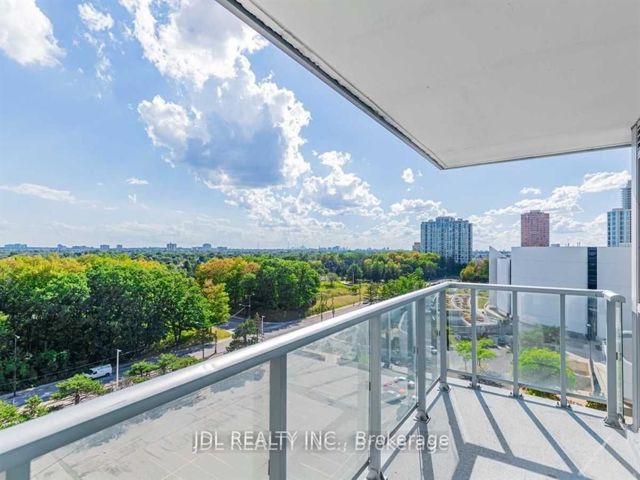 902 - 50 Town Centre Crt