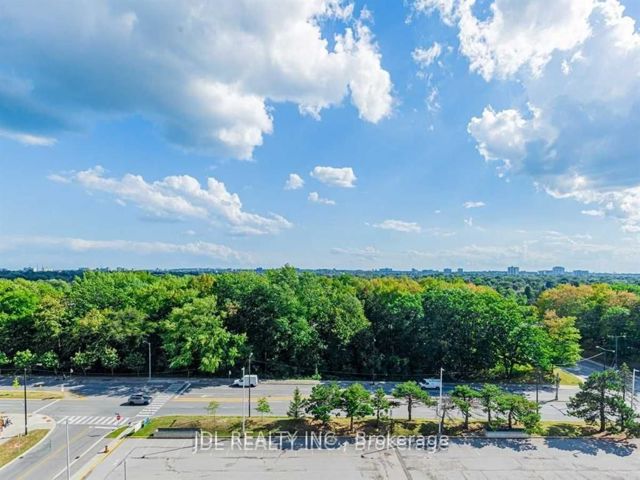 902 - 50 Town Centre Crt