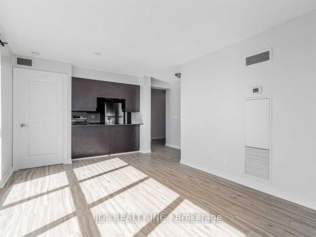 902 - 50 Town Centre Crt