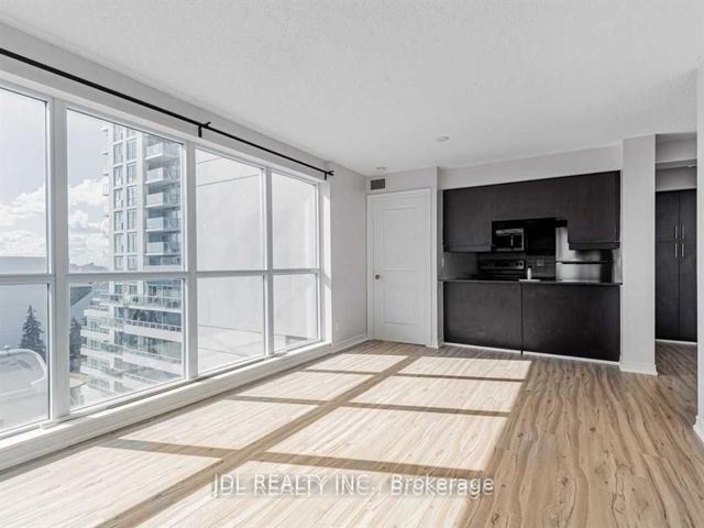 902 - 50 Town Centre Crt