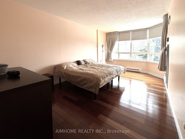 404 - 175 Bamburgh Circ