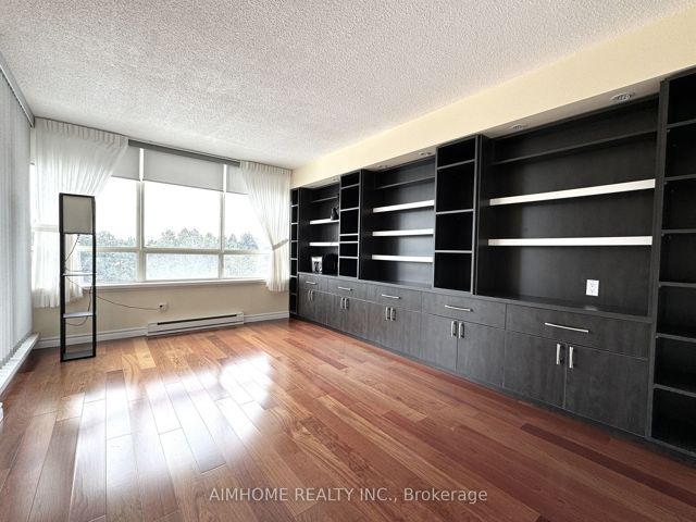 404 - 175 Bamburgh Circ