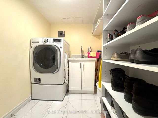 404 - 175 Bamburgh Circ