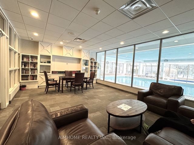 404 - 175 Bamburgh Circ