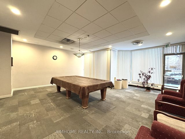 404 - 175 Bamburgh Circ