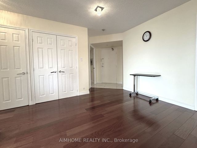 404 - 175 Bamburgh Circ