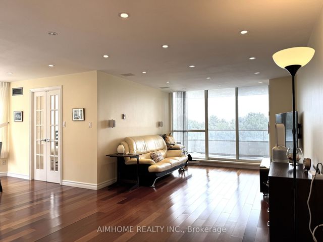 404 - 175 Bamburgh Circ