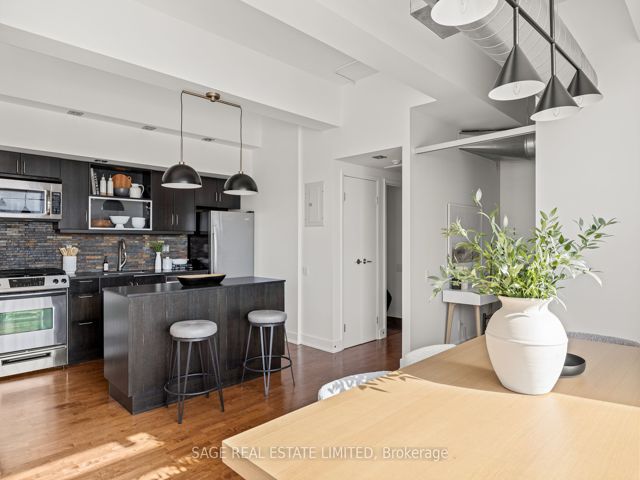 601 - 233 Carlaw Ave
