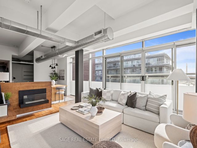601 - 233 Carlaw Ave