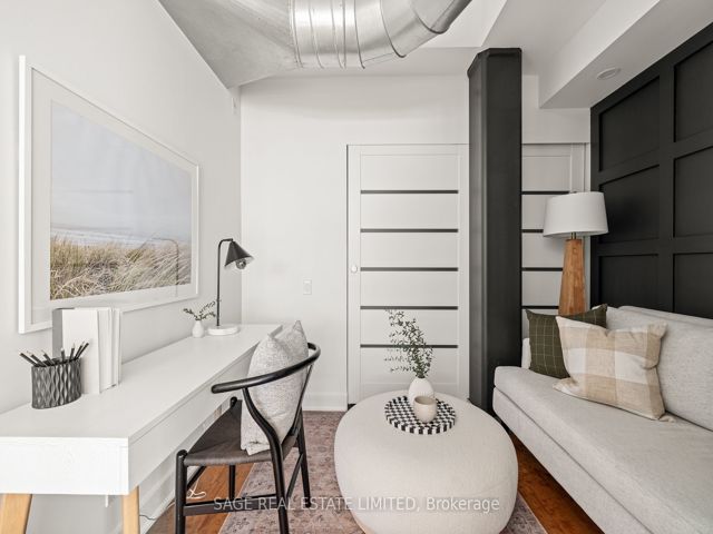 601 - 233 Carlaw Ave