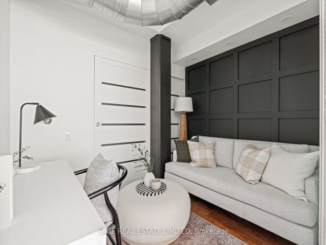 601 - 233 Carlaw Ave
