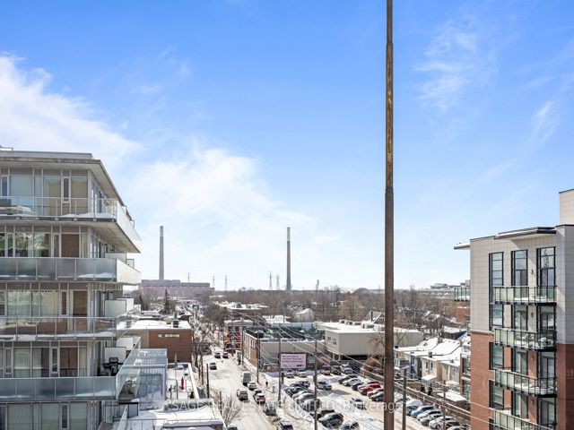 601 - 233 Carlaw Ave