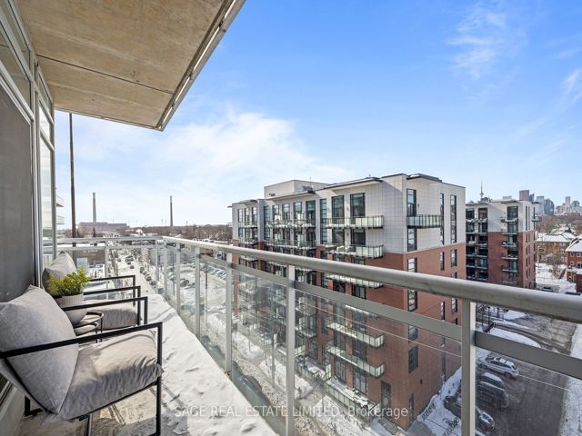 601 - 233 Carlaw Ave