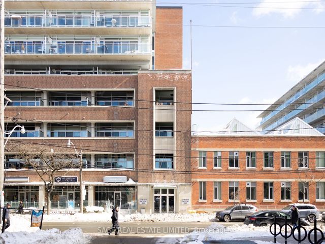 601 - 233 Carlaw Ave