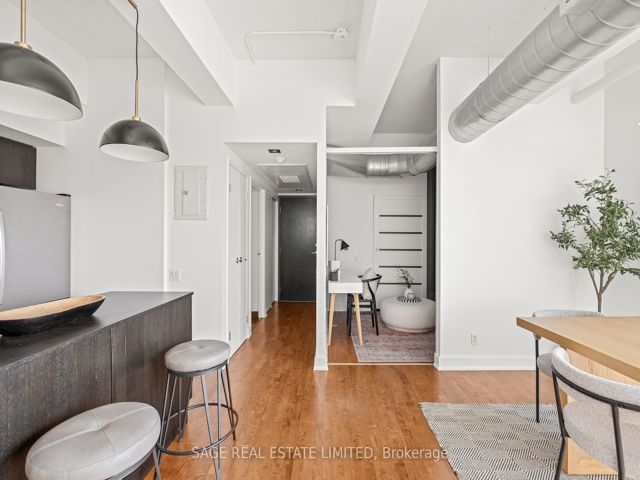 601 - 233 Carlaw Ave
