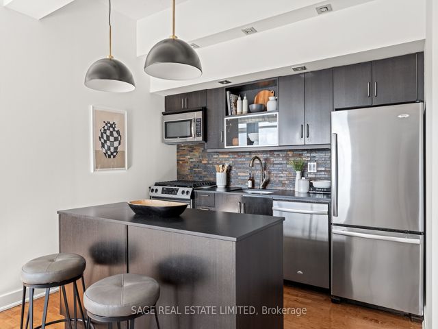 601 - 233 Carlaw Ave
