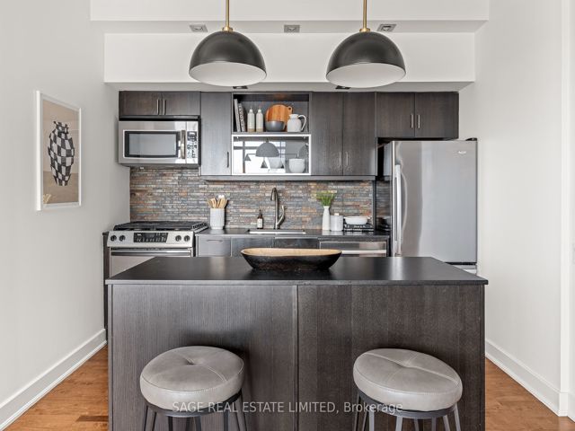 601 - 233 Carlaw Ave