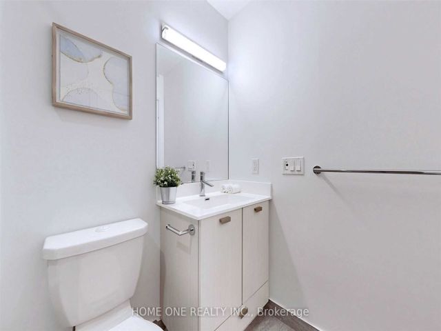 PH22 - 275 Village Green Sq