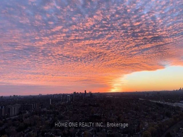 PH22 - 275 Village Green Sq