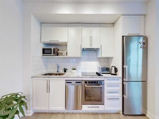 PH22 - 275 Village Green Sq