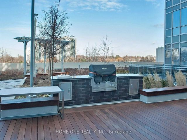 PH22 - 275 Village Green Sq
