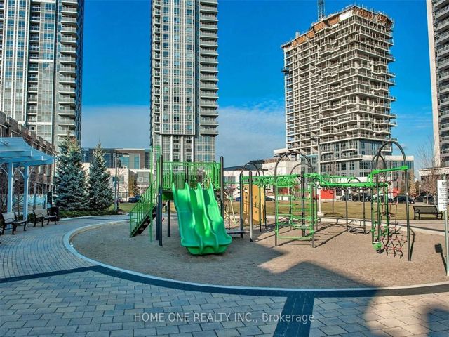 PH22 - 275 Village Green Sq