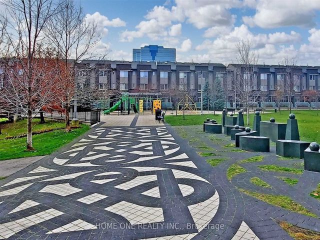 PH22 - 275 Village Green Sq