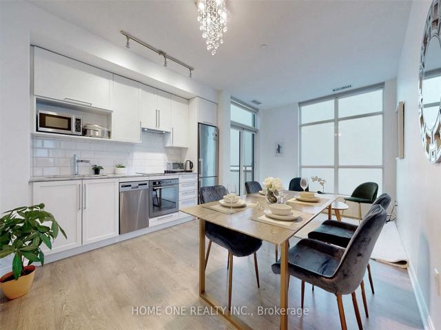 PH22 - 275 Village Green Sq