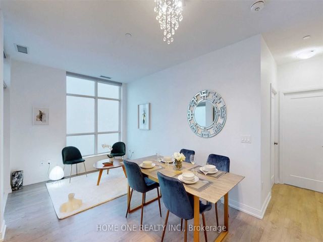 PH22 - 275 Village Green Sq