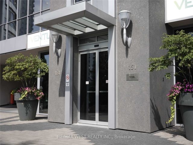 2805 - 151 Village Green Sq