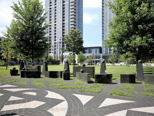 2805 - 151 Village Green Sq