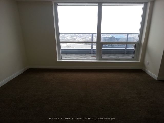 2805 - 151 Village Green Sq