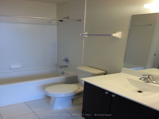 2805 - 151 Village Green Sq