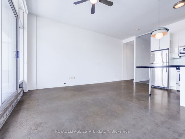 403 - 747 Queen St E