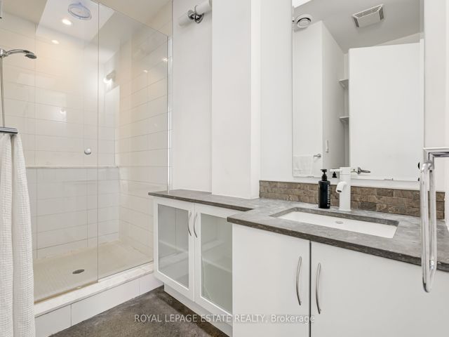 403 - 747 Queen St E