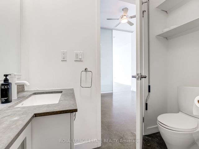 403 - 747 Queen St E