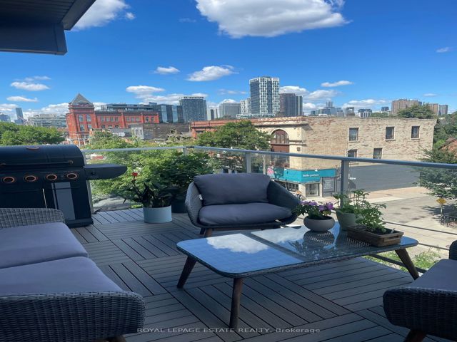 403 - 747 Queen St E