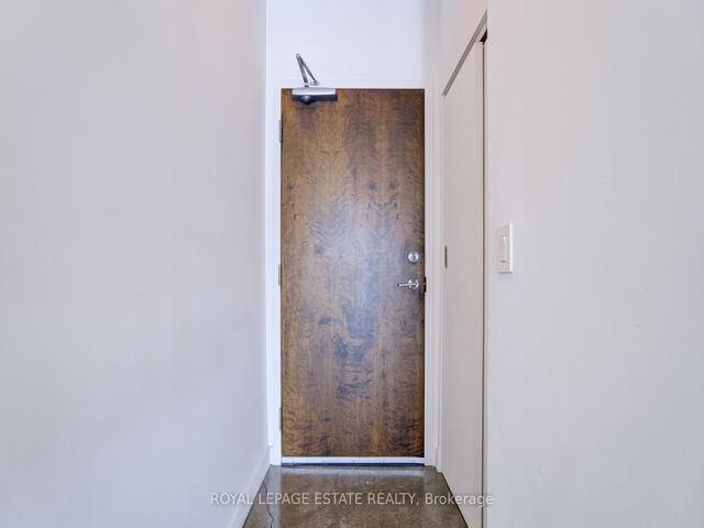 403 - 747 Queen St E