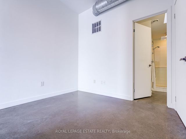 403 - 747 Queen St E