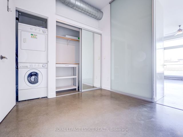 403 - 747 Queen St E