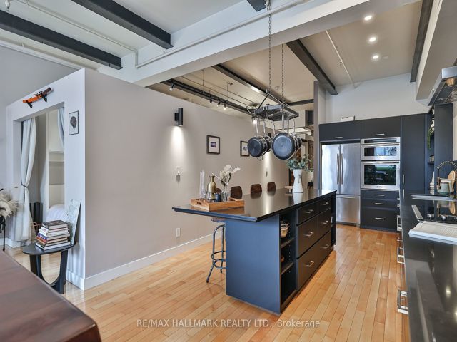215 - 326 Carlaw Ave