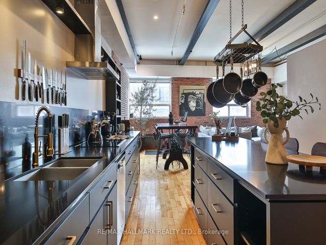 215 - 326 Carlaw Ave