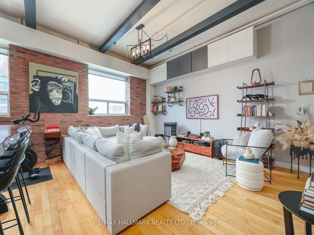 215 - 326 Carlaw Ave