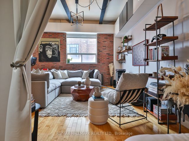 215 - 326 Carlaw Ave