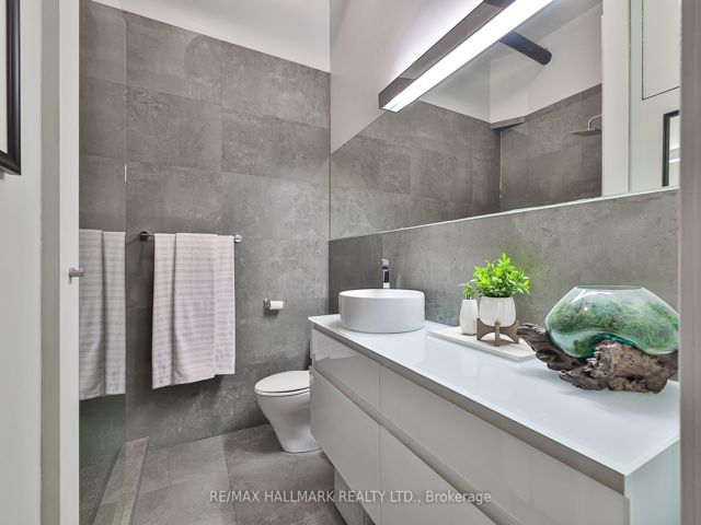 215 - 326 Carlaw Ave