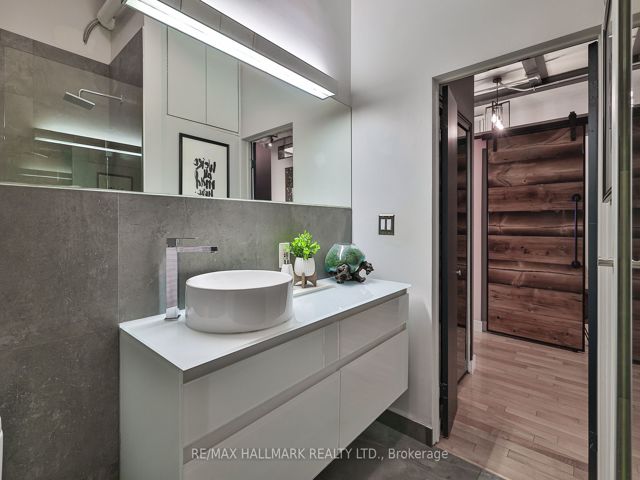 215 - 326 Carlaw Ave