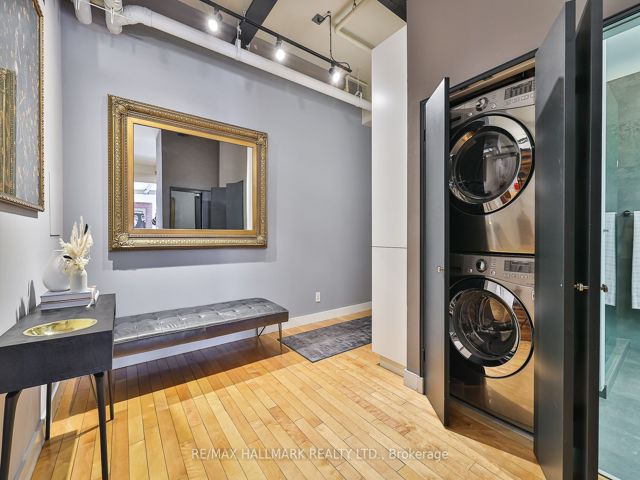 215 - 326 Carlaw Ave