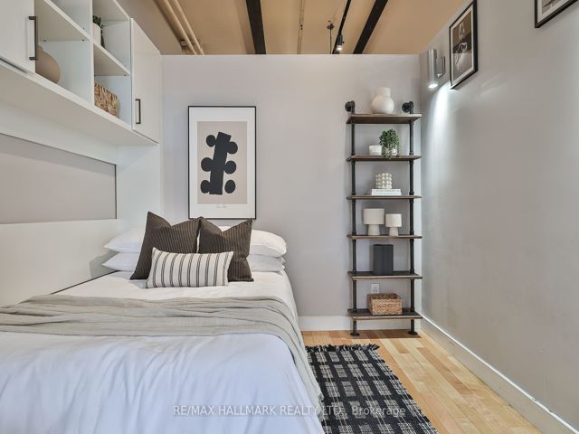 215 - 326 Carlaw Ave