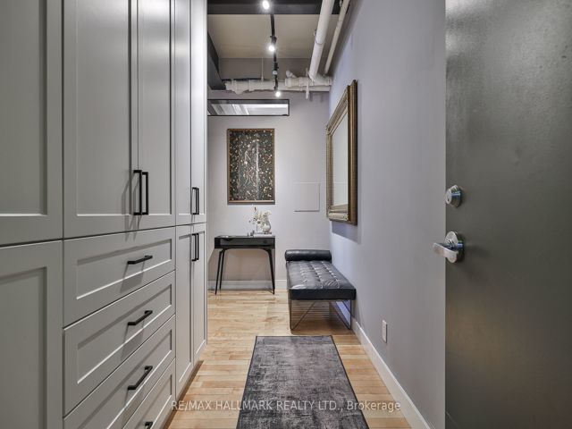215 - 326 Carlaw Ave